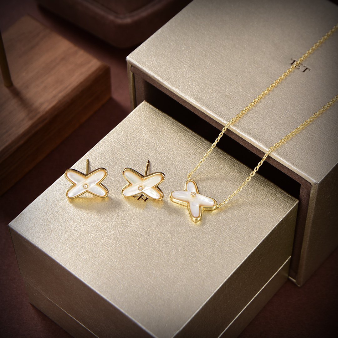 CHAUMET