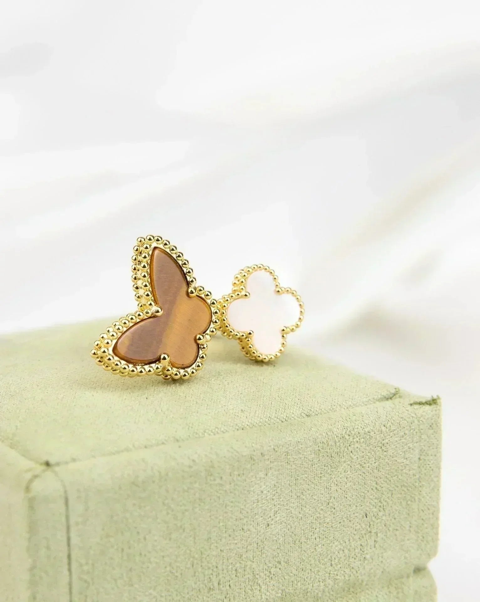 VCA LUCKY BETWEEN THE FINGER RING