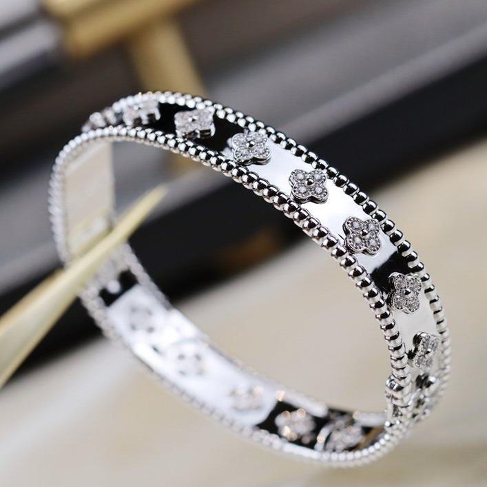 VCA CLOVER BRACELET 8MM DIAMONDS