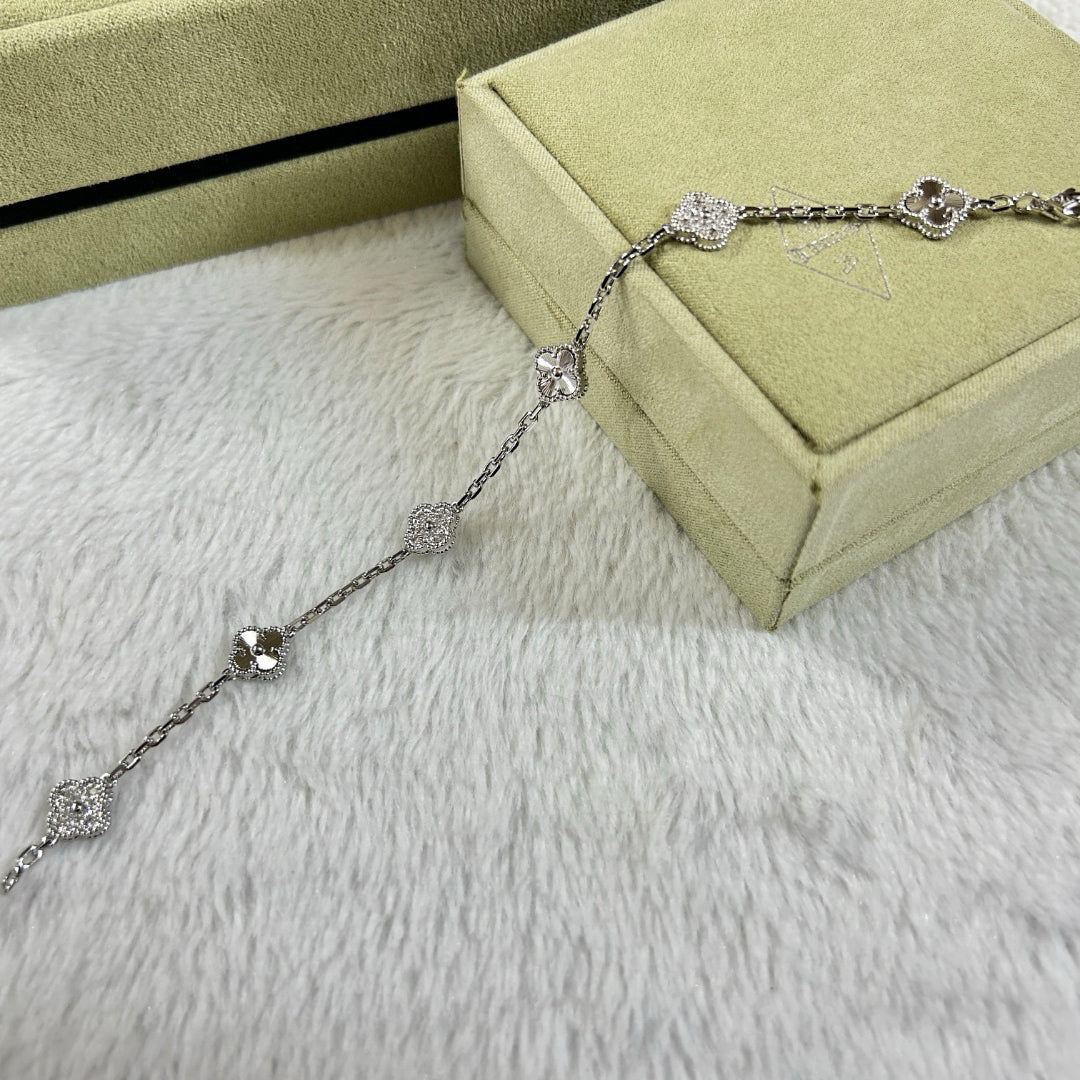 VCA CLOVER 6 MOTIF DIAMOND LASER BRACELET