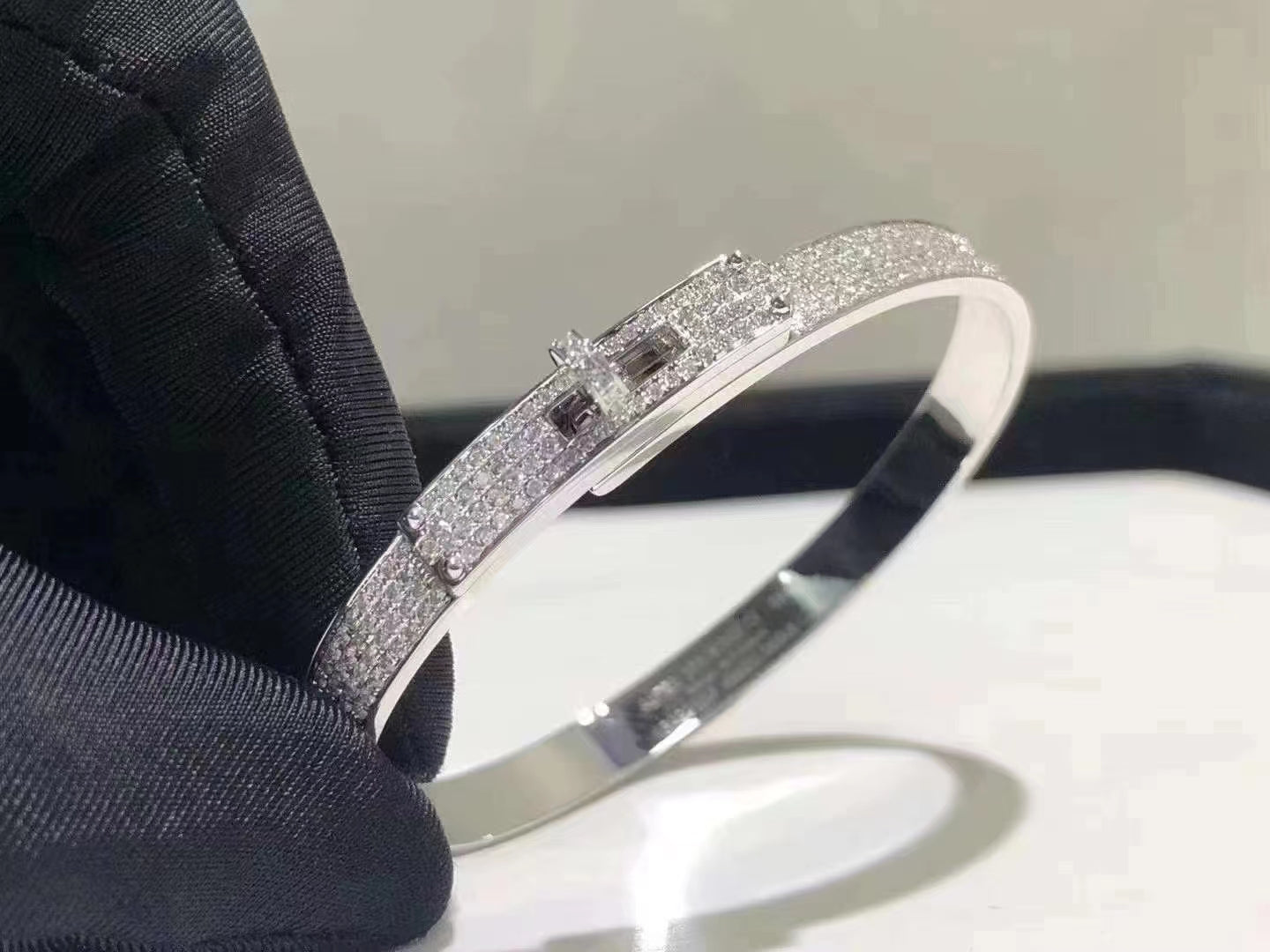 HERMES HM KELLY BRACELET IN SILVER AND FULL PAVE DIAMOND